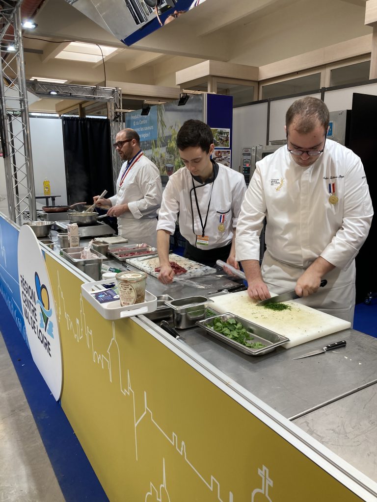 Retour sur les Journées Gastronomiques de Sologne 2024 : une célébration du terroir et des talents culinaires régionaux.