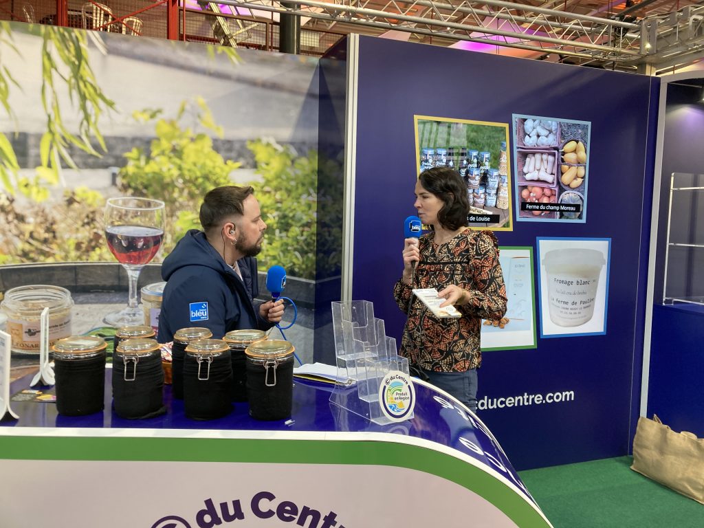 Interview de la marque © du Centre par France Bleu Berry sur le stand