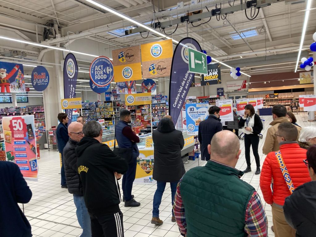 Ouverture du magasin Carrefour Blois avec aperçu d'un espace mettant à l'honneur les produits © du Centre à l'entrée de l'hypermarché