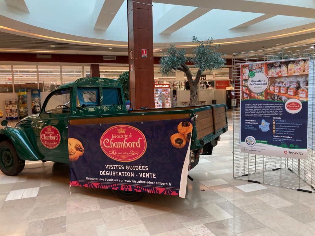 Voiture de la Biscuiterie de Chambord est présente dans la galerie marchande