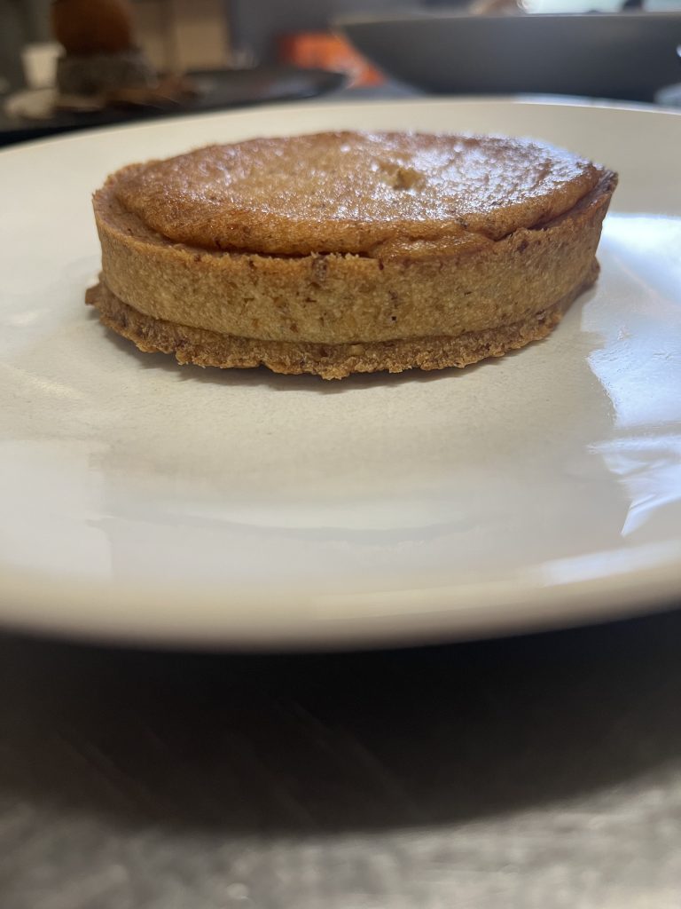 Menu de fêtes Les Closeaux (41) : assiette gastronomique avec cromesquis à la truffe, volaille farcie aux escargots et tarte à la noisette.